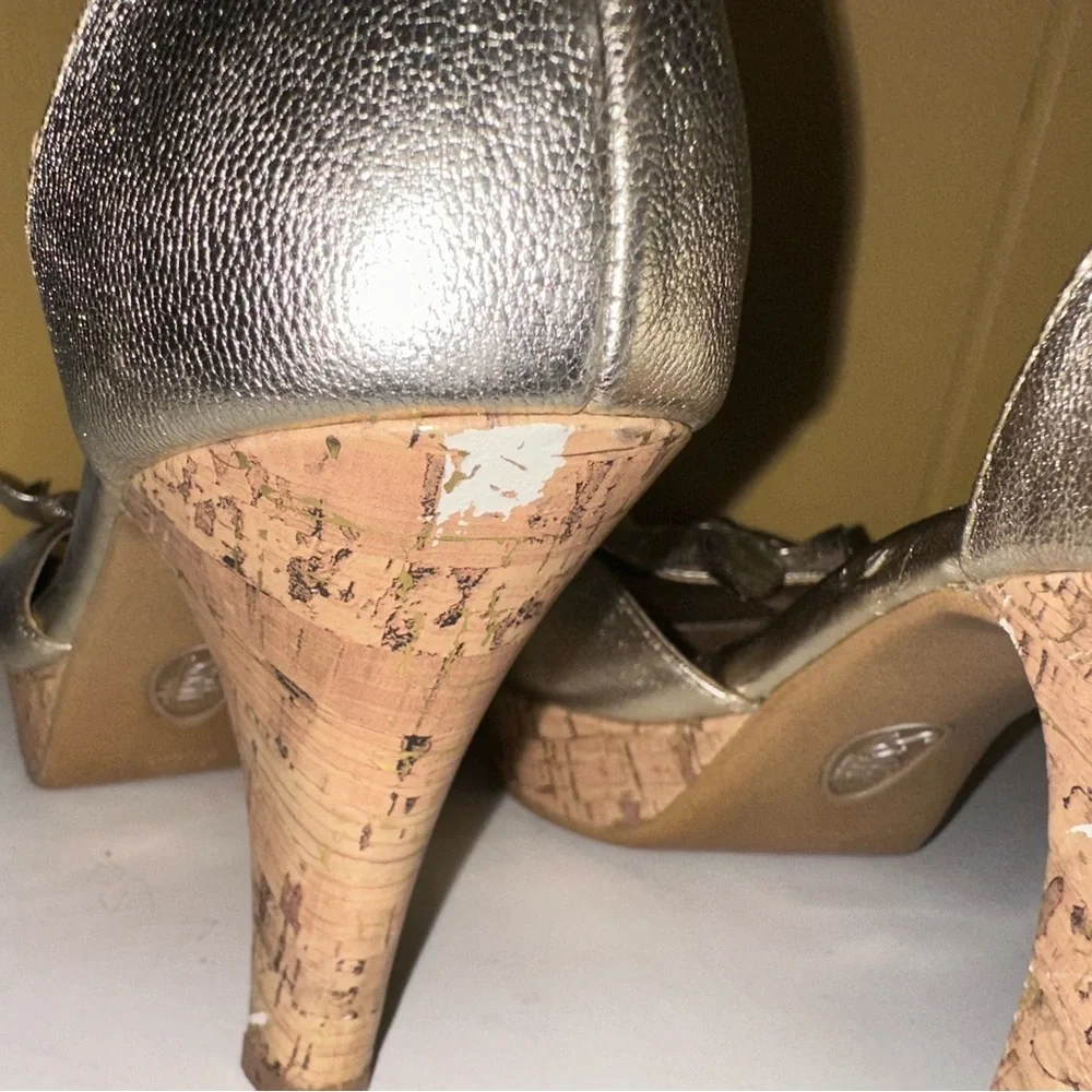 Sofft Metallic Gold Sandals with Floral Design (#96)